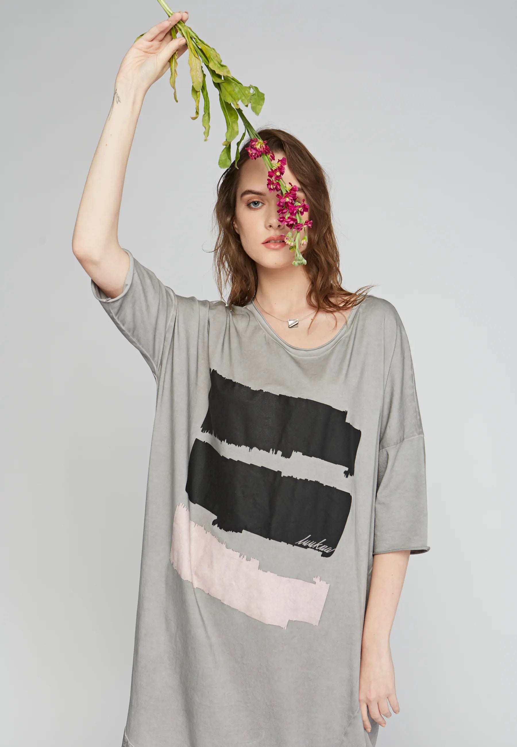 ORION Garment dyed, long, printed cotton jersey dress Stone / 04-08 CF ORION Garment dyed, long, printed cotton jersey dress Stone / 04-08 CF