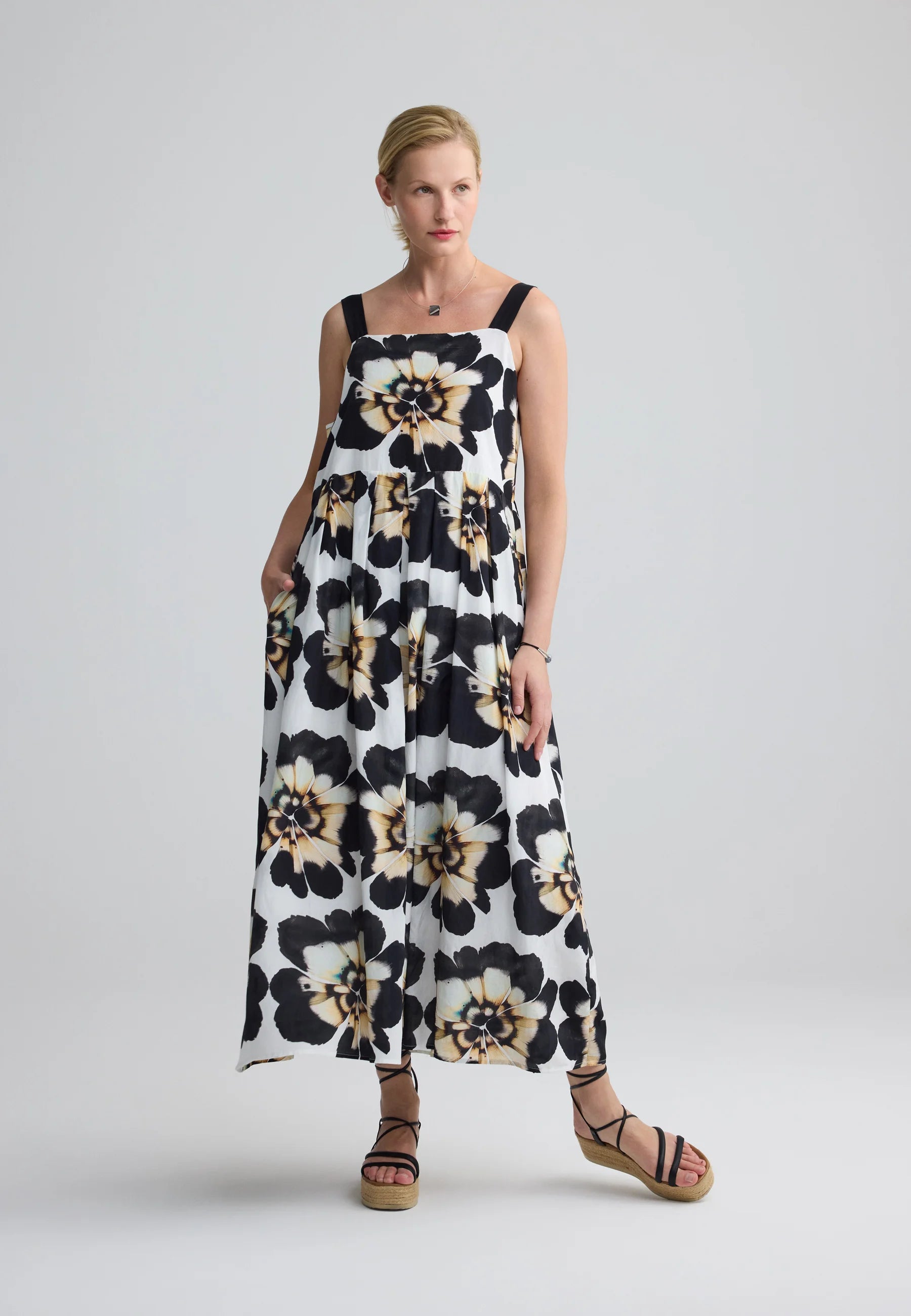 INARA Floral print tiered maxi dress  LUUKAA
