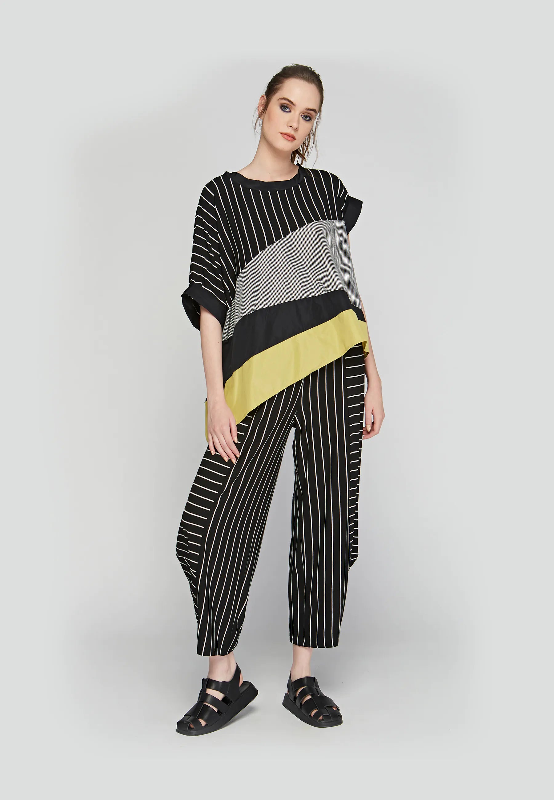 #color_black-striped