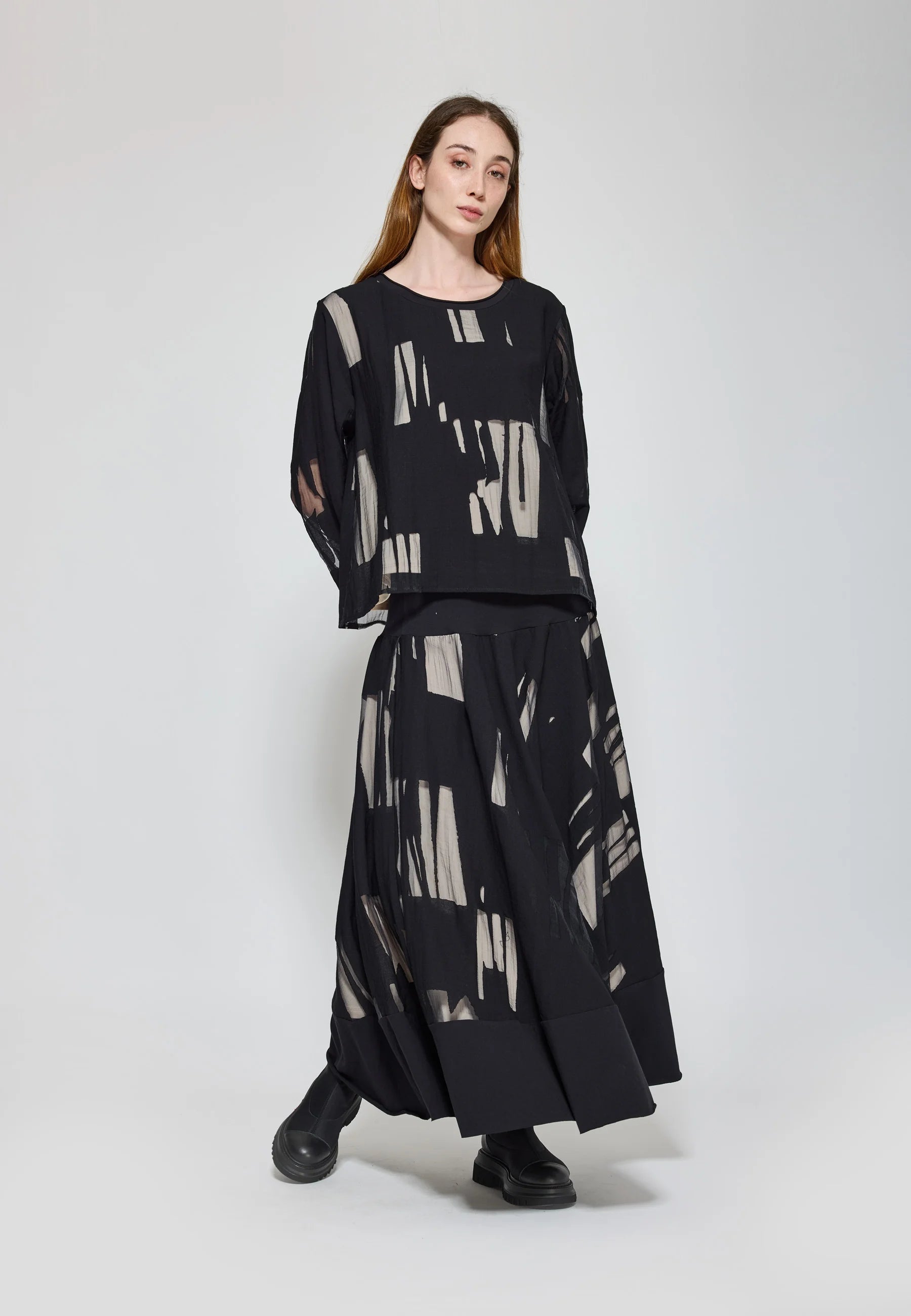 #color_ivory_black
